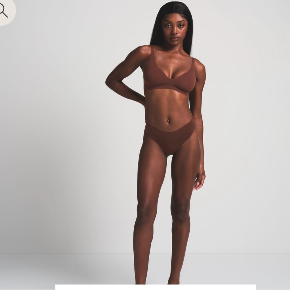 Skims Naked Plunge Bralette in Size S-DD - Espresso
